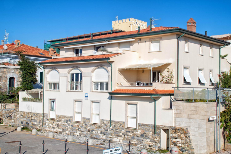 Exterior 11