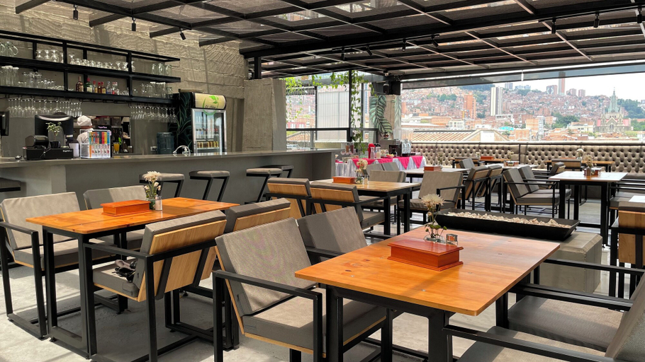 Food & Drinks 5, Edificio Helena, Medellín