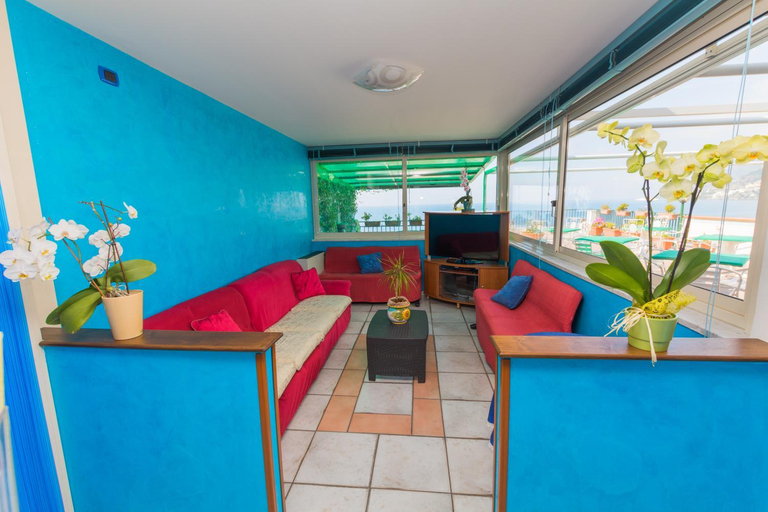 Public Area, Baia Verde, Salerno