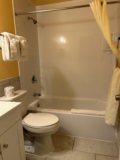 Bathroom 4, Marina Inn, King