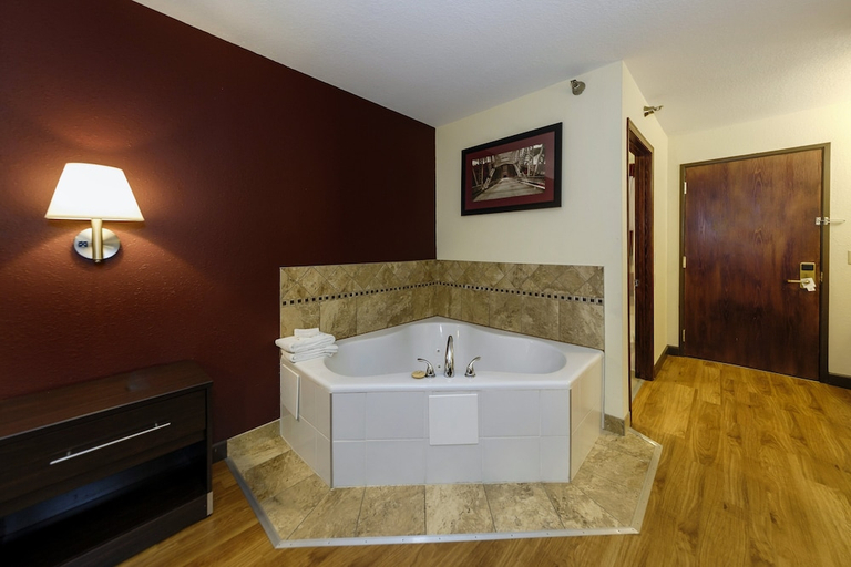 Bathroom 3, Red Roof Inn Osage Beach, Camden