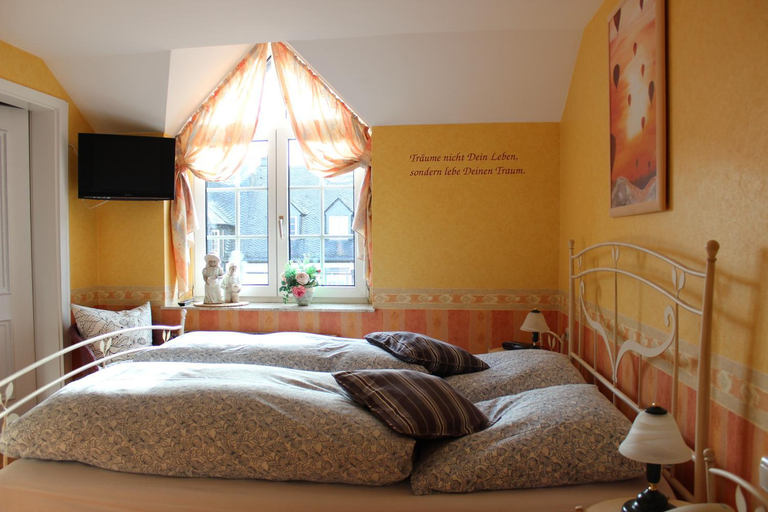 Bedroom 2, Hotel Restaurant Burgerstube, Cochem-Zell