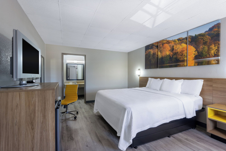 Bedroom 2, Days Inn by Wyndham Lincolnton, Lincoln