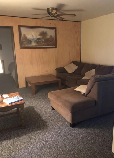 Others 4, Colonial Motel, Lake Erie