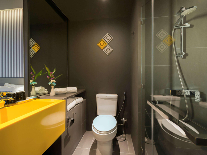 Bathroom 5, ibis Styles Bangkok Sukhumvit 4, Khlong Toey