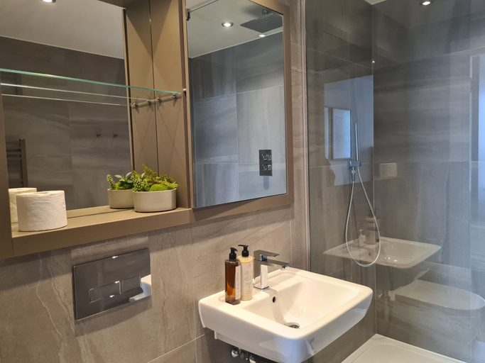 Bathroom 4, Charles Hope Liverpool, Sefton