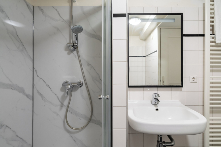 Bathroom 3, Amsterdam Centre Harbour Apartments, Amsterdam