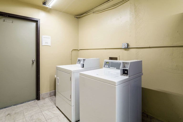 Bathroom 4, Quality Inn Coliseum, Charleston
