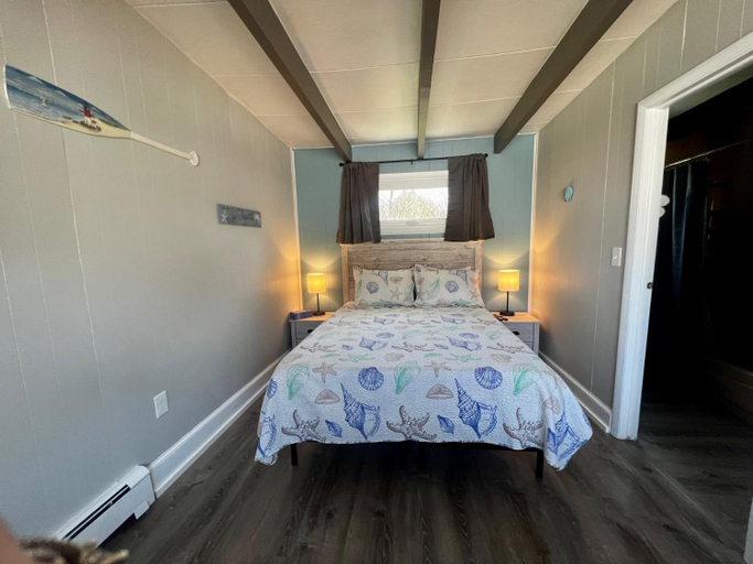 Bedroom 2, Claddagh Motel & Suites, Knox