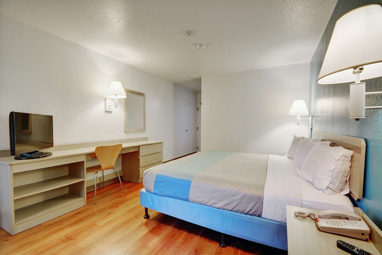 Bedroom 2, Motel6 Newport, RI, Newport