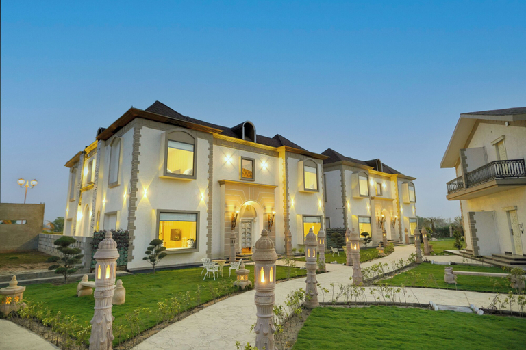 Exterior & Views
