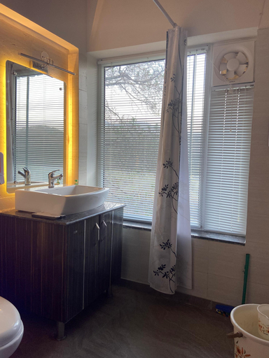 Bathroom 2, Luxsugero Penthouse Kaichidham, Nainital