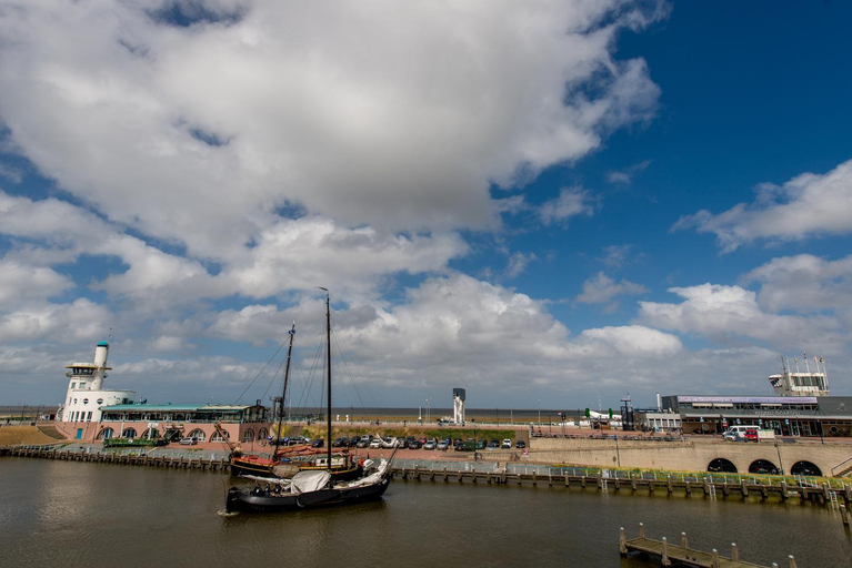 Others 5, Hotel Zeezicht, Harlingen