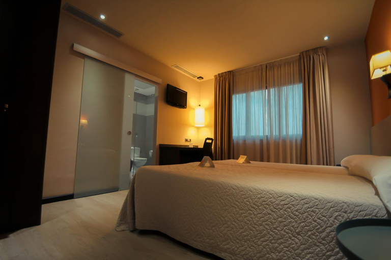 Bedroom 2, Hotel Torre de Nunez, Lugo