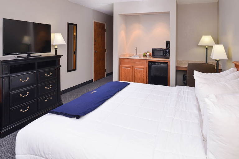 Bedroom 2, New Victorian Inn Suites, Douglas