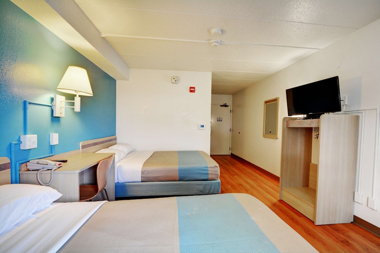 Bedroom 2, Motel6 Newport, RI, Newport