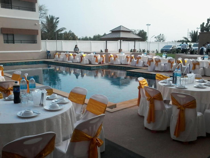Food & Drinks 4, S-Tawan Hotel & Convention, Muang Maha Sarakam