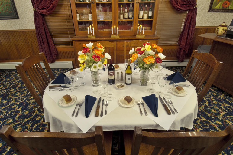 Food & Drinks 5, The Historic Elk Mountain Hotel, Carbon