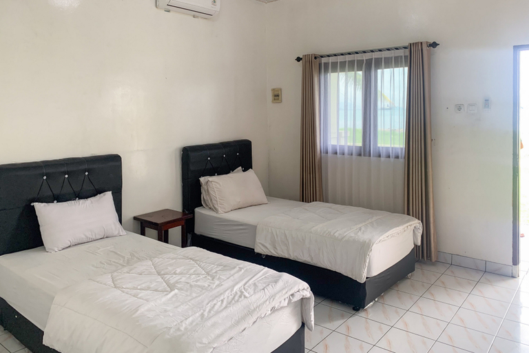 Hotel Pelangi Merak RedPartner Room Type - Twin Room