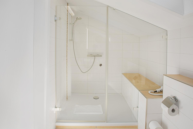 Bathroom 3, Gastehaus Prinzregent Luitpold, Hof