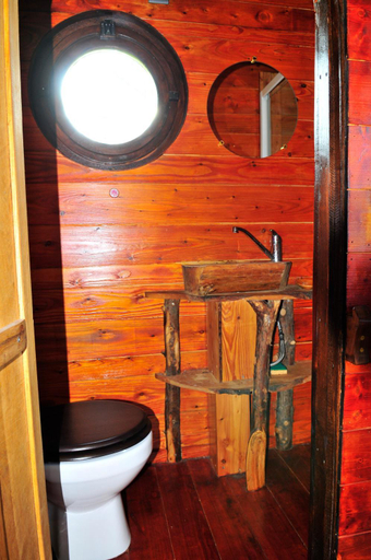 Bathroom 3, Yourte Roulotte et Gite de la Laita, Finistère