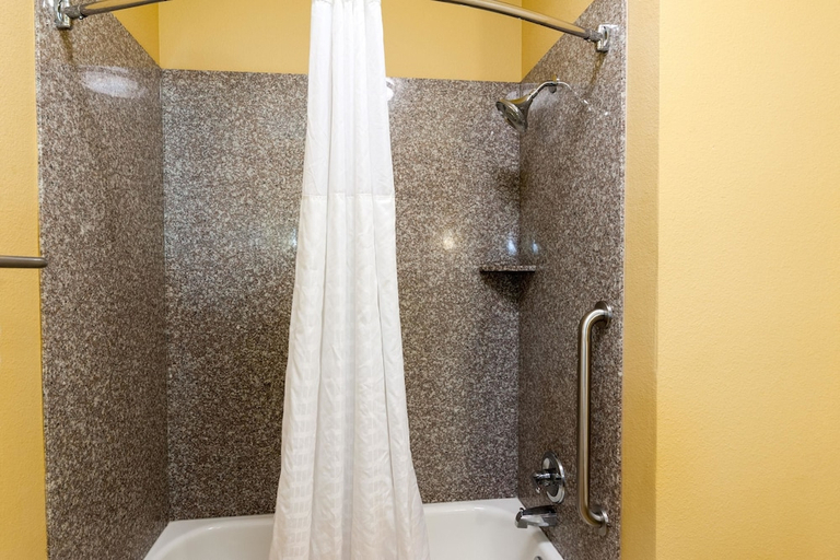 Bathroom 2, Spark by Hilton Opelousas, Saint Landry