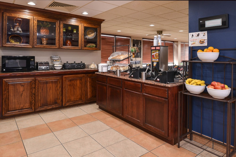 Food & Drinks 4, New Victorian Inn Suites, Douglas