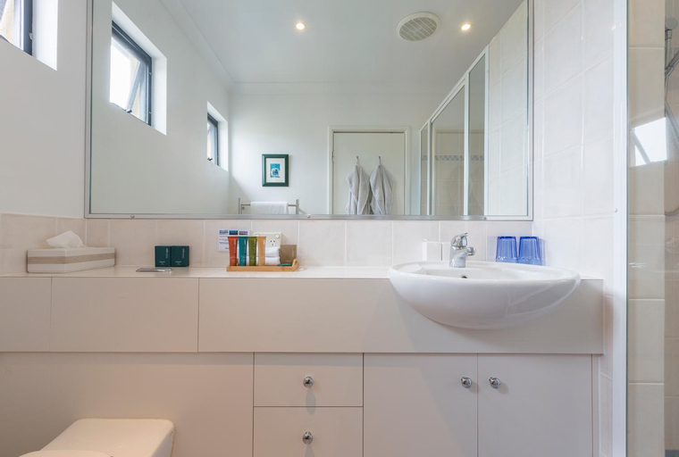Bathroom 10