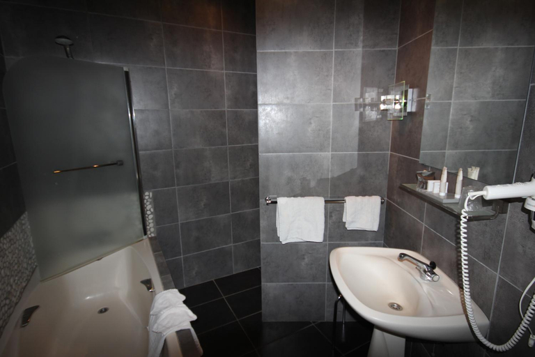 Bathroom 3, Maison Dispa - gite 28 pers, salles 40 pers, Namur