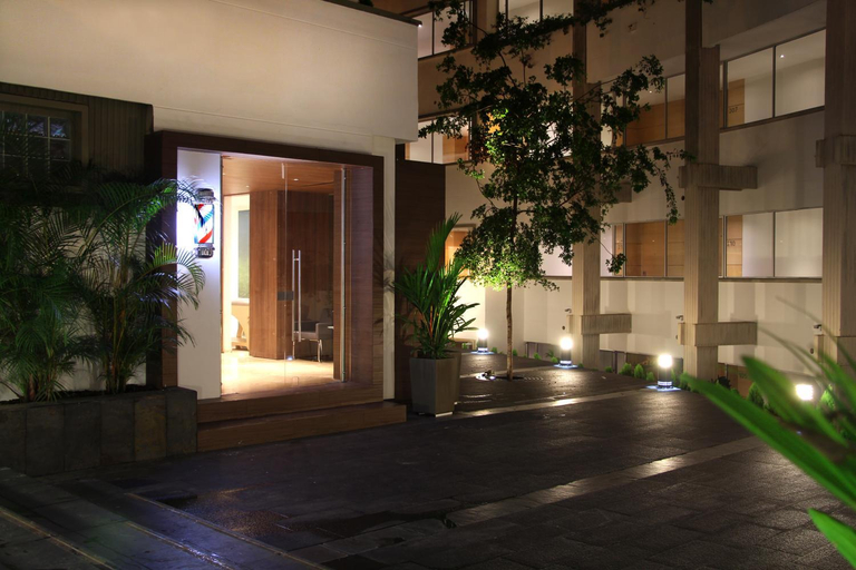 Exterior & Views
