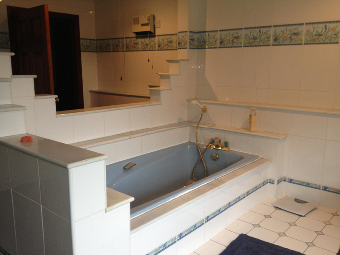 Bathroom 2, The Farmhouse B&B, East Riding of Yorkshire