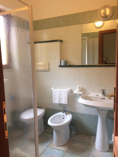 Bathroom 3, Hotel La Playa, Nuoro