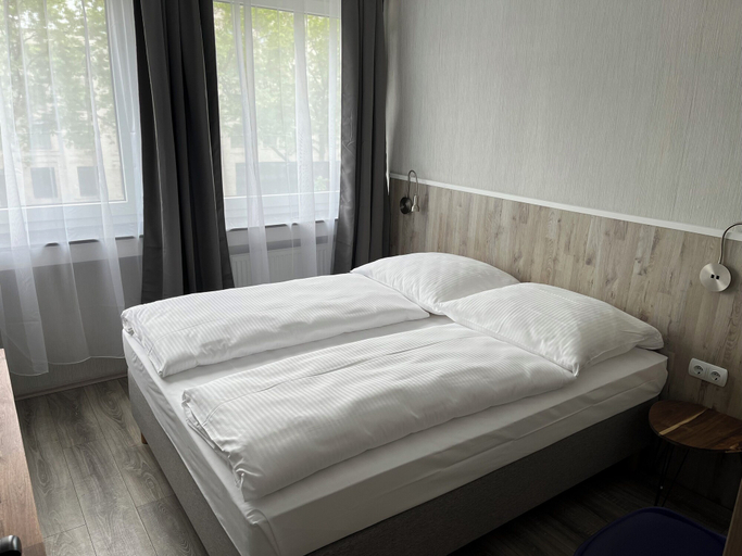 Bedroom 4, Skyline Hotel, Region Hannover