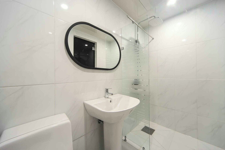 Bathroom 13