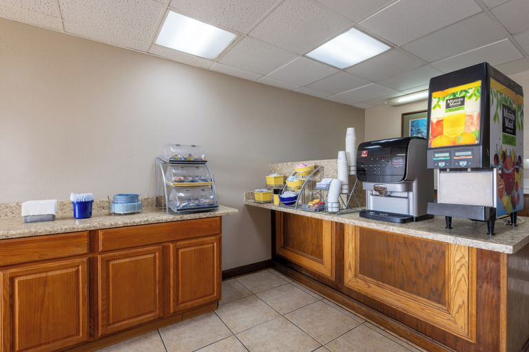 Food & Drinks 5, Days Inn by Wyndham Lincolnton, Lincoln