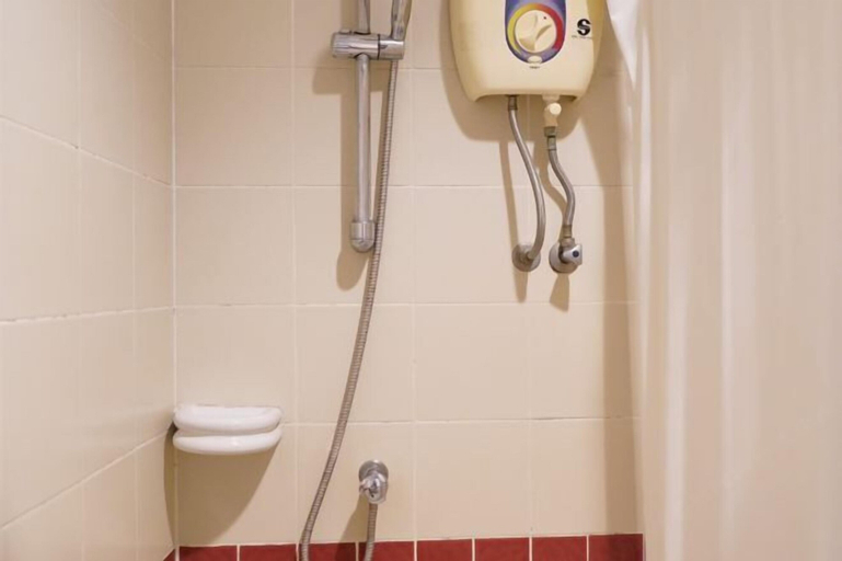 Bathroom 23