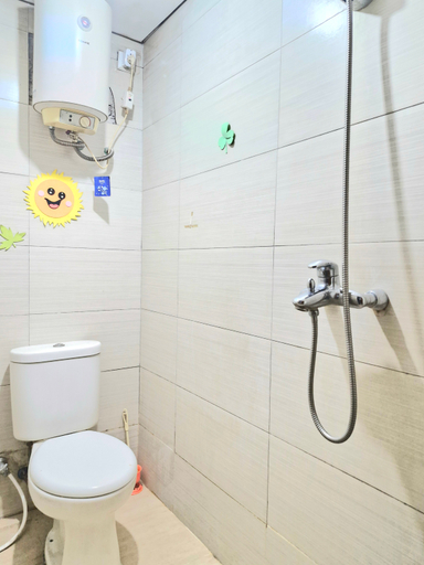 Bathroom 5, High Livin Apartment Pasteur, Bandung