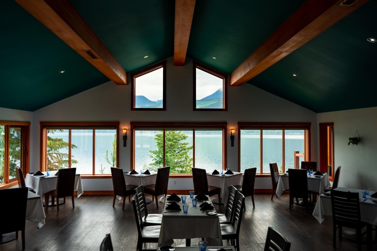 Food & Drinks, Halcyon Hot Springs Resort, Central Kootenay