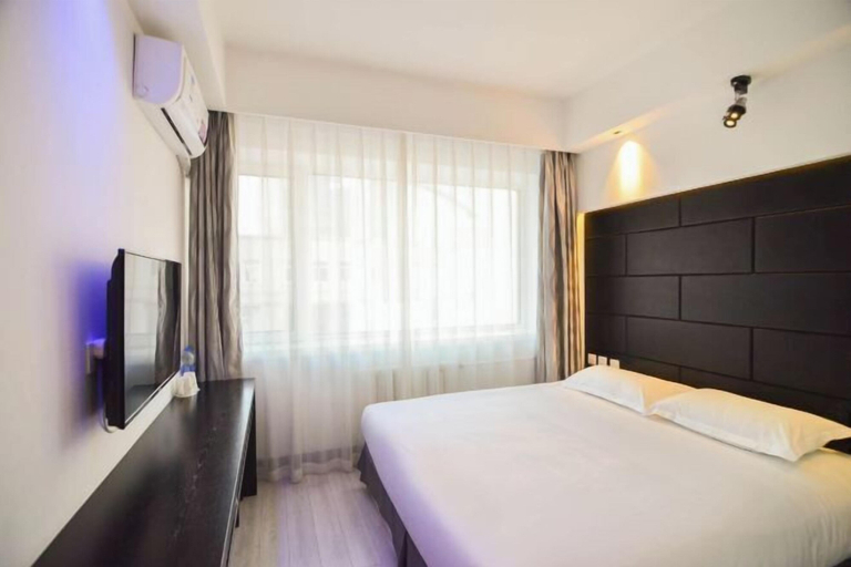 Bedroom 2, Watermelon Hotel (Dalian Zhongshan Square Railway Station Store), Dalian