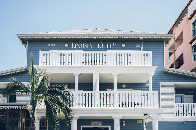 Exterior & Views