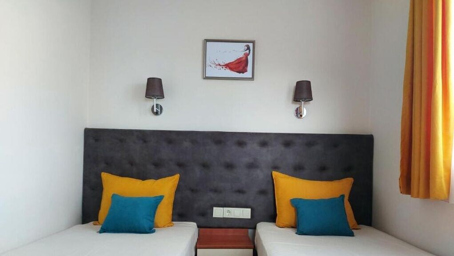Bedroom 3, Sharkov Family Hotel, Garmen