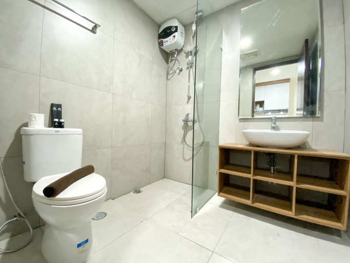 Bathroom 5, Cozy Living Studio Pollux Chadstone Apartment By Travelio, Cikarang