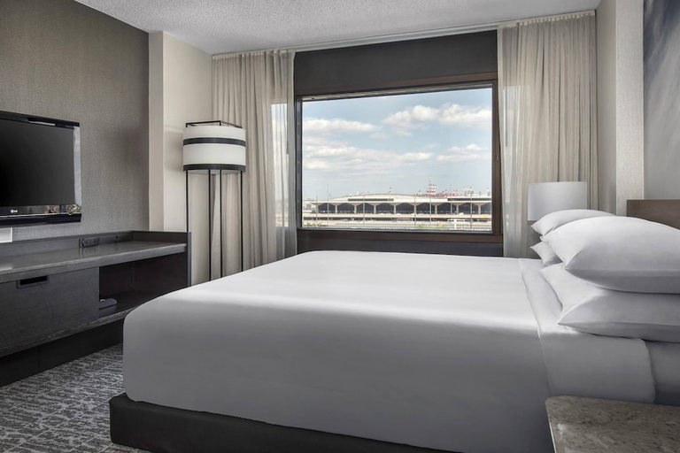 Bedroom 2, Newark Liberty International Airport Marriott, Newark