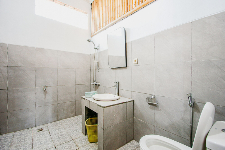 bathroom 12
