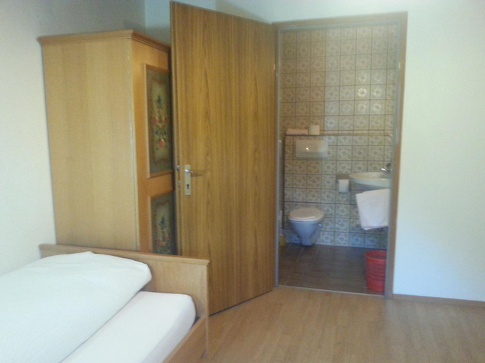 Bedroom 2, Gasthof Bergheimat, Reutte