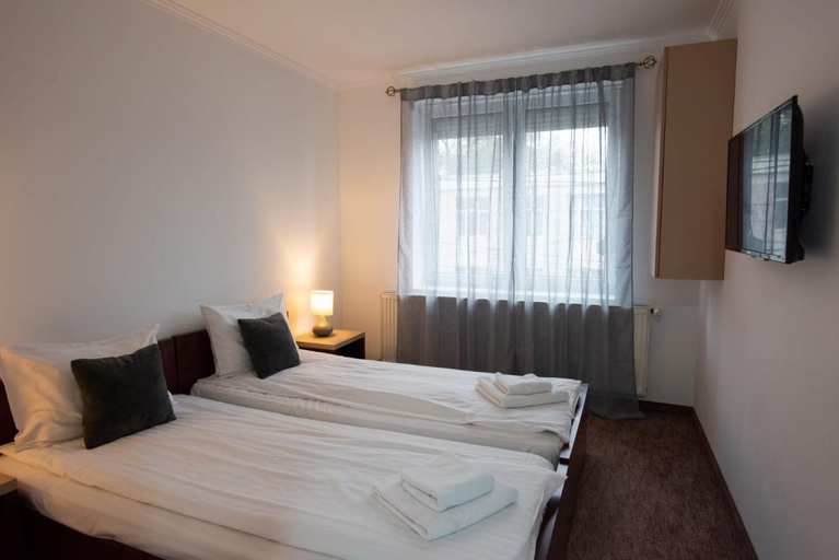 Bedroom 3, Carnival City Hotel Oradea, Oradea
