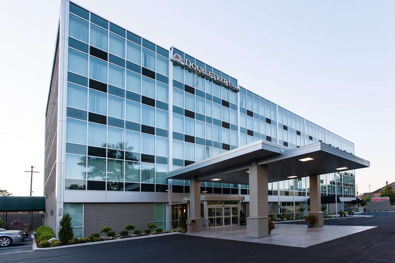 Exterior & Views 1, DoubleTree by Hilton Hotel Newark, Licking