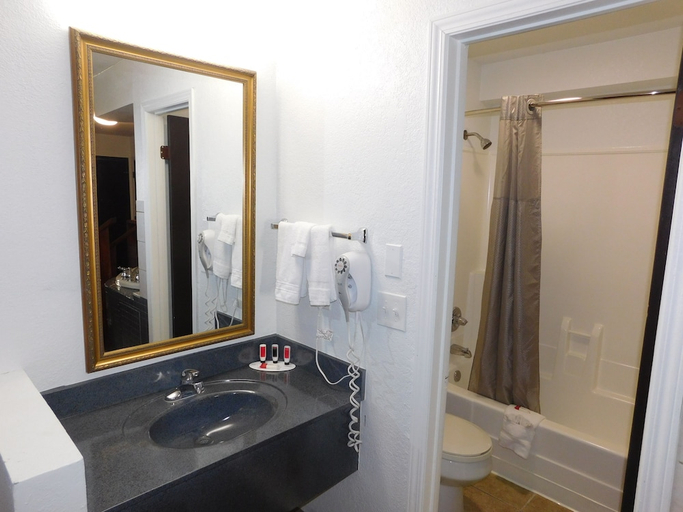 Bathroom 3, Oklahoma City Nw Expressway, Oklahoma