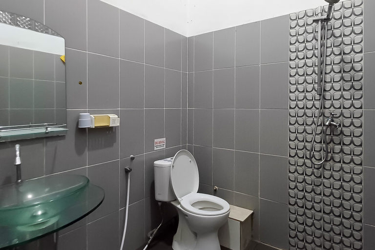 Bathroom, Hannie House II Redpartner, Banjarmasin