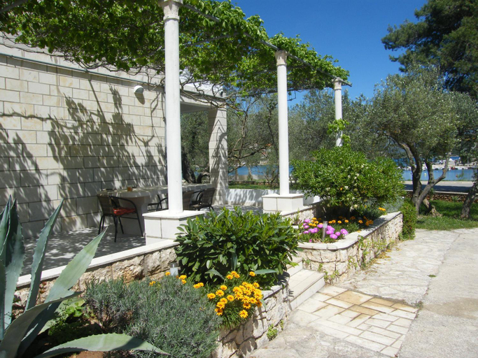 Others 3, Apartments Maslina, Lumbarda